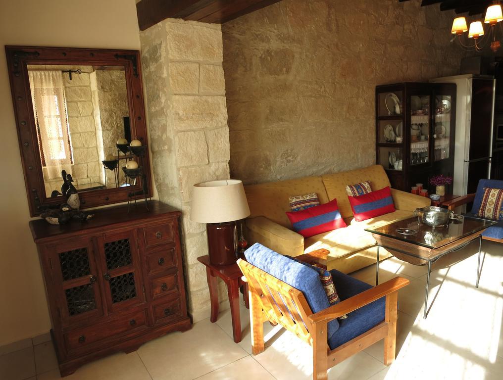 הוילה Polis Simona Stone House חדר תמונה