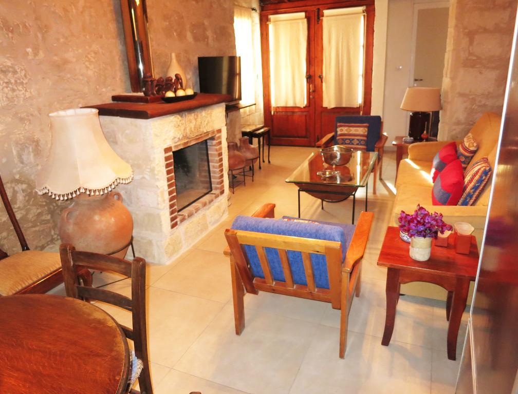 הוילה Polis Simona Stone House חדר תמונה
